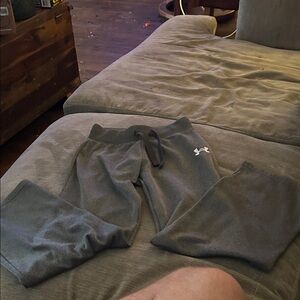 Under Armour Youth MediumGray Jogger Sweatpants Excellent Condition